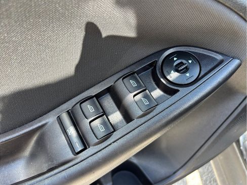 Used 2015 Ford Focus SE FWD image 18