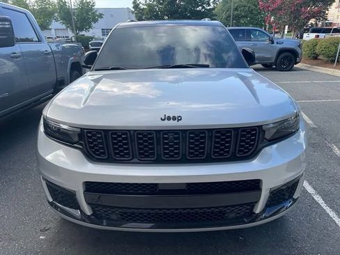 Used 2025 Jeep Grand Cherokee L Summit w/ Advanced Protech Group IV AWD/4WD image 5