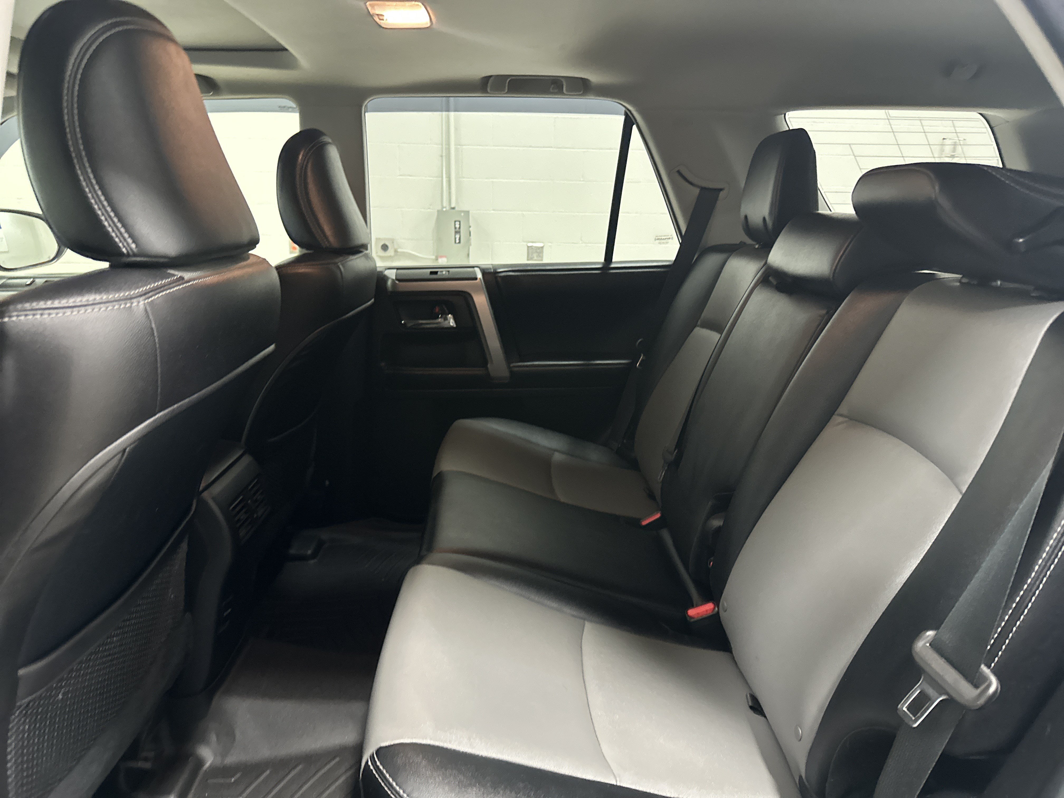 Used 2016 Toyota 4Runner SR5 Premium w/ Convenience Package AWD/4WD image 31