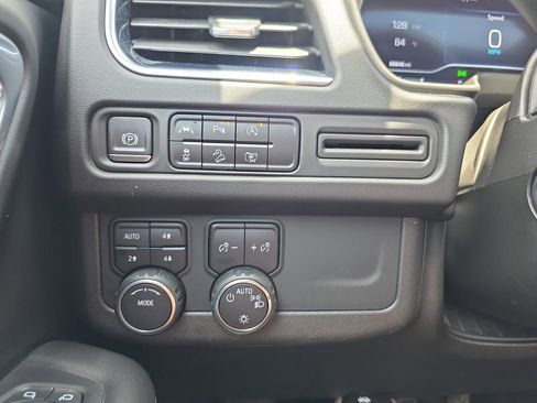 Used 2023 Chevrolet Tahoe Z71 w/ Luxury Package AWD/4WD image 27
