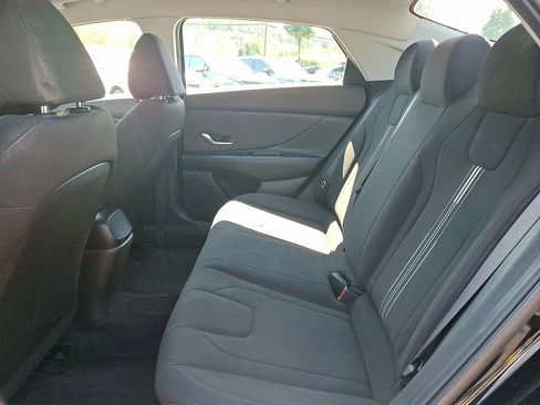 Used 2022 Hyundai Elantra SEL image 12