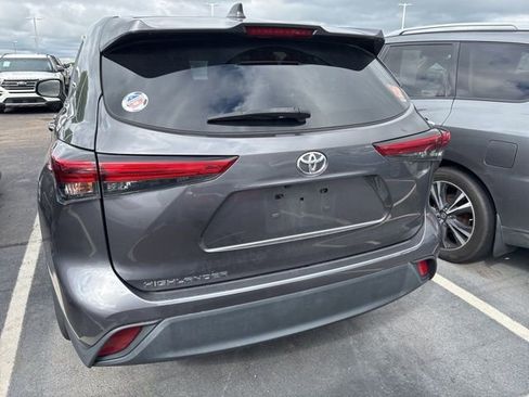Used 2023 Toyota Highlander L FWD image 5