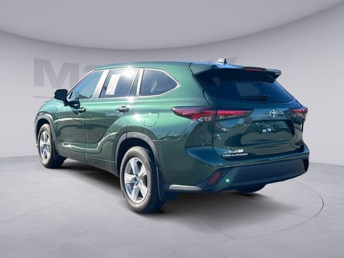 Used 2024 Toyota Highlander LE image 3