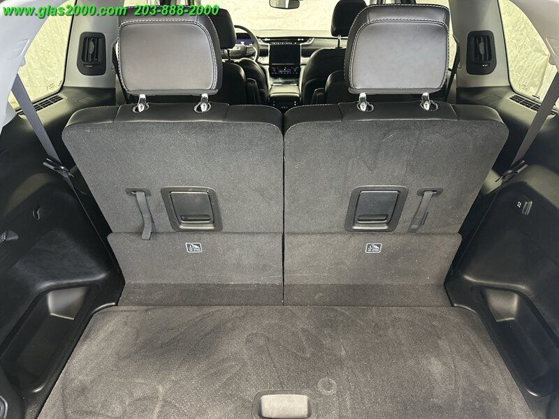 Used 2023 Jeep Grand Cherokee L Limited AWD/4WD image 15