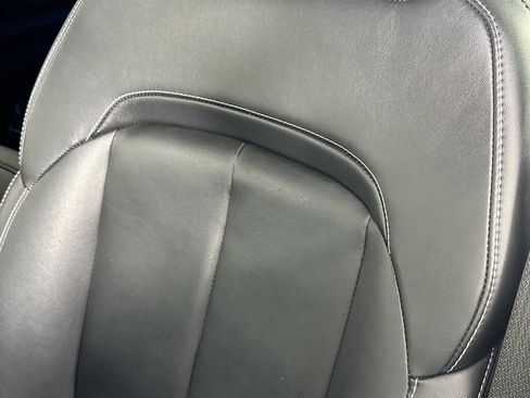 Used 2023 Jeep Grand Cherokee Limited w/ Black Appearance Package image 19