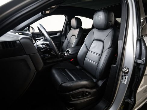 Certified 2024 Porsche Cayenne Coupe AWD/4WD image 5