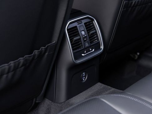 Certified 2026 Porsche Macan AWD/4WD image 27