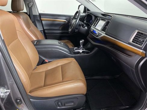 Used 2019 Toyota Highlander Limited Platinum image 11