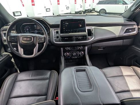 Used 2024 GMC Yukon SLT w/ SLT Luxury Package RWD image 17