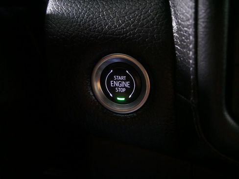 Used 2023 GMC Yukon XL Denali image 28