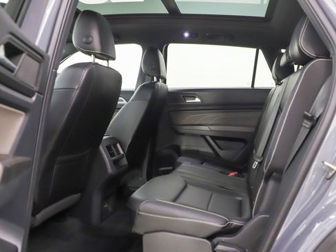 Used 2022 Volkswagen Atlas Cross Sport SEL R-Line image 18