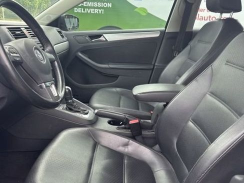 Used 2013 Volkswagen Jetta SE FWD image 10
