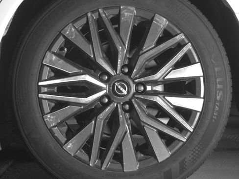 Used 2025 Nissan Altima 2.5 SV FWD image 14