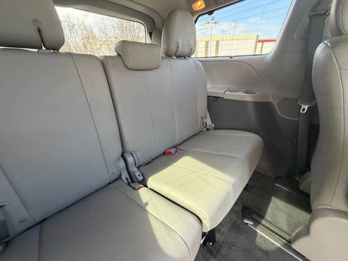 Used 2016 Toyota Sienna XLE image 37