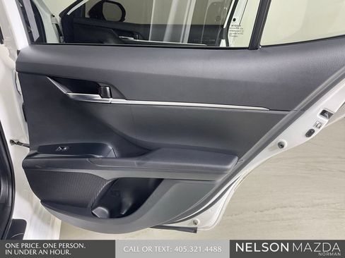 Used 2019 Toyota Camry SE FWD image 23