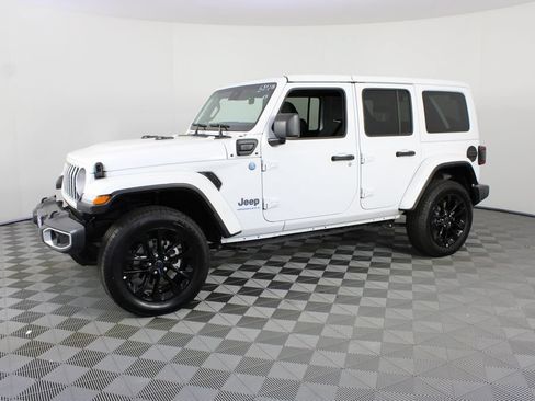 Used 2025 Jeep Wrangler Unlimited Sahara w/ Safety Group AWD/4WD image 2