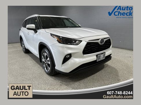 Certified 2026 Toyota Highlander XLE AWD/4WD image 1