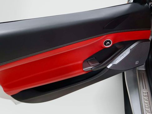 Certified 2019 Ferrari Portofino RWD image 21