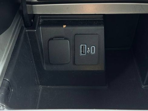 Used 2020 Ford Explorer XLT w/ Equipment Group 202A AWD/4WD image 39