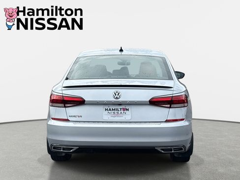 Used 2021 Volkswagen Passat 2.0T R-Line image 3