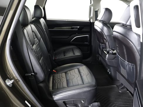 Used 2022 Kia Telluride SX w/ SX Prestige Package image 41