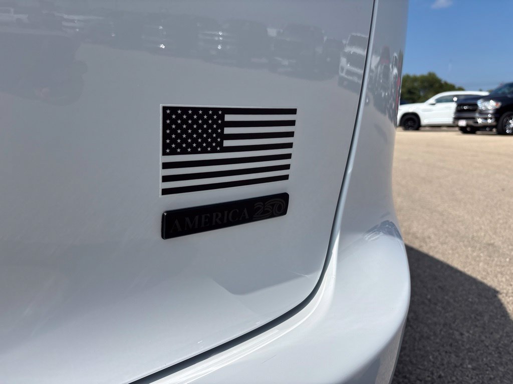 New 2027 Chrysler Pacifica Select AWD/4WD image 12