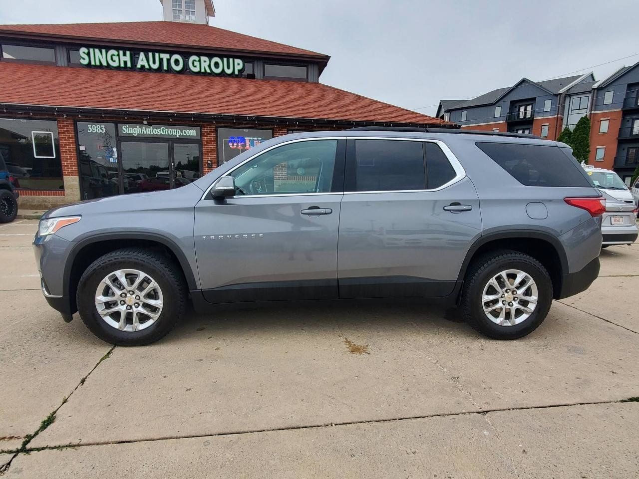 Used 2021 Chevrolet Traverse LT w/ LPO, Cargo Package FWD image 5