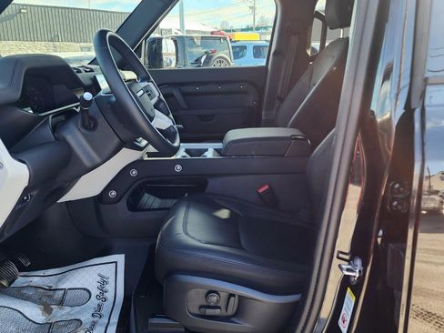 Used 2025 Land Rover Defender 110 S image 17