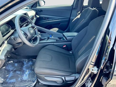 Used 2025 Hyundai Elantra Sport FWD image 13