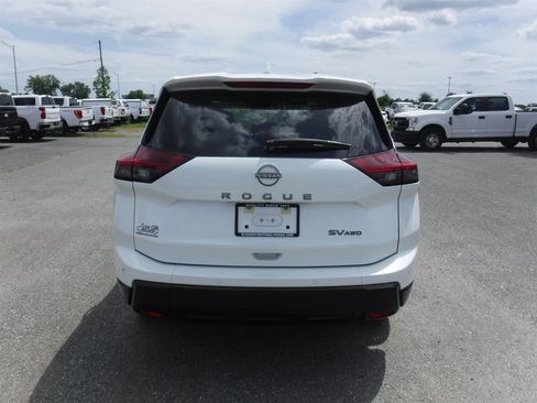 Used 2024 Nissan Rogue SV AWD/4WD image 5