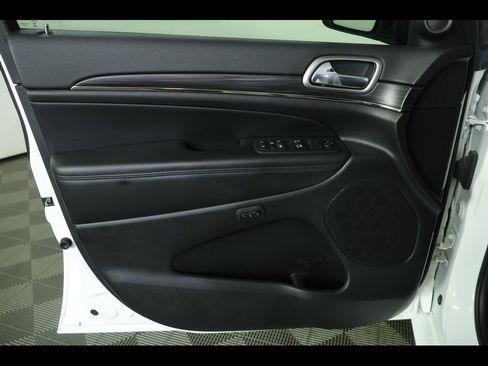 Used 2019 Jeep Grand Cherokee Limited X image 23