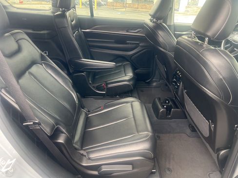 Used 2023 Jeep Grand Cherokee L Limited image 27