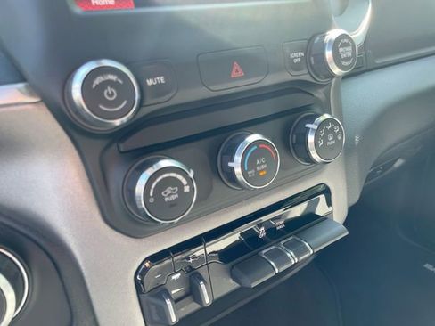 Used 2024 RAM 2500 Big Horn AWD/4WD image 20