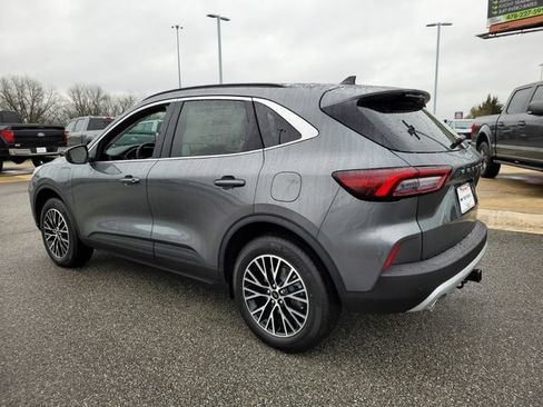 New 2025 Ford Escape SE w/ Class II Trailer Tow Package FWD image 9