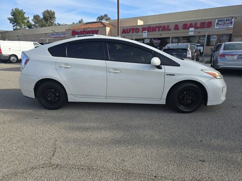 Used 2014 Toyota Prius Two FWD image 4