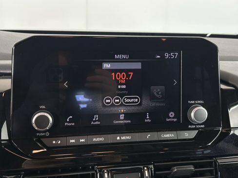 Used 2023 Nissan Pathfinder SV image 19