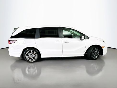 New 2026 Honda Odyssey Touring image 8