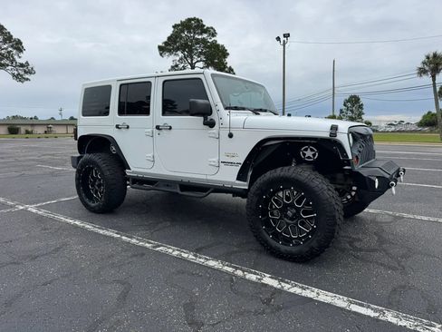 Used 2013 Jeep Wrangler Unlimited Sahara w/ Connectivity Group image 4