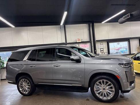 Used 2023 Cadillac Escalade Premium Luxury w/ Performance Package AWD/4WD image 12