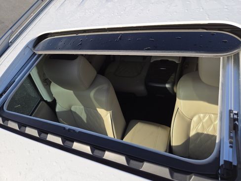 Used 2022 Nissan Armada Platinum w/ Captain's Chairs Package RWD image 3