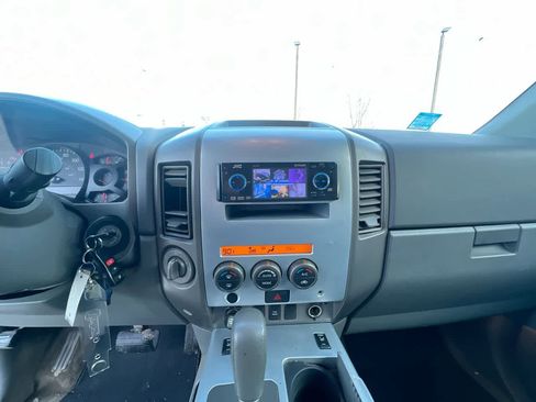 Used 2006 Nissan Titan LE w/ (T01) Tow Pkg image 16