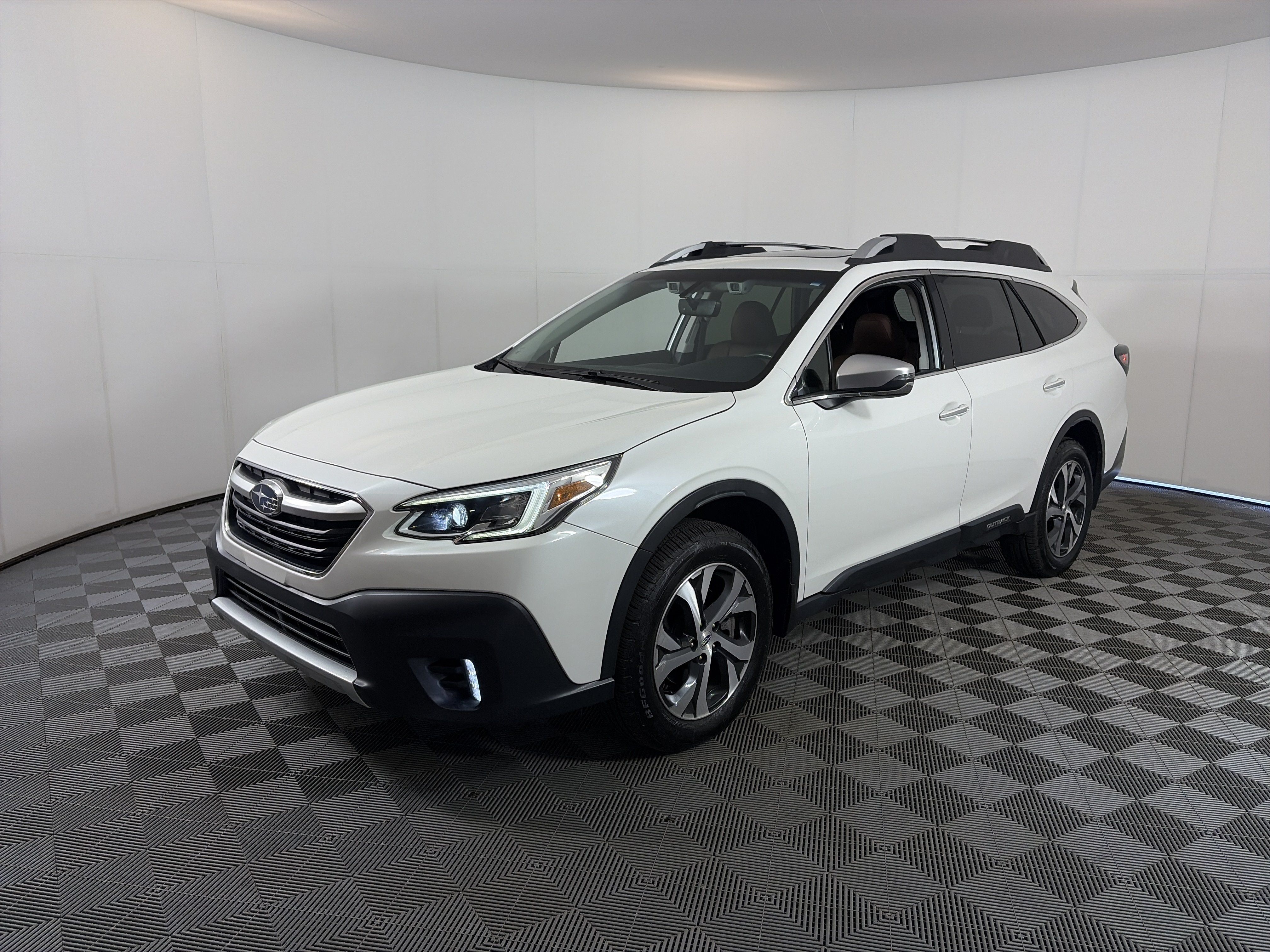 Used 2021 Subaru Outback Touring AWD/4WD image 2