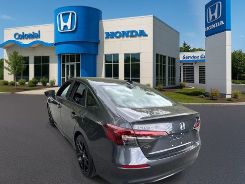 Used 2025 Honda Civic Sport image 4