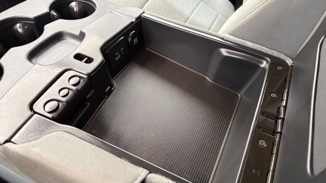 Used 2017 RAM 1500 ST w/ SXT Appearance Group AWD/4WD image 39
