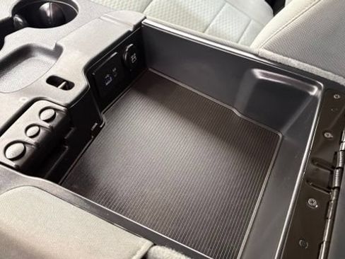 Used 2017 RAM 1500 ST w/ SXT Appearance Group AWD/4WD image 39