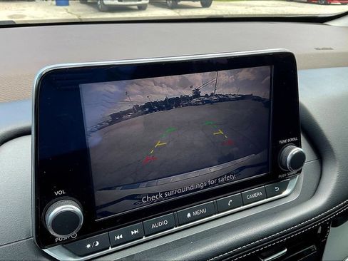 Used 2022 Nissan Rogue SV FWD image 14