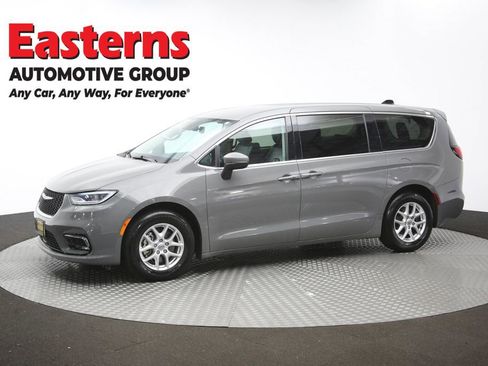 Used 2023 Chrysler Pacifica Touring-L FWD image 58