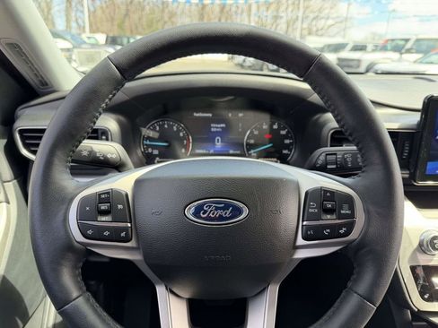 Used 2023 Ford Explorer XLT w/ Equipment Group 202A AWD/4WD image 36