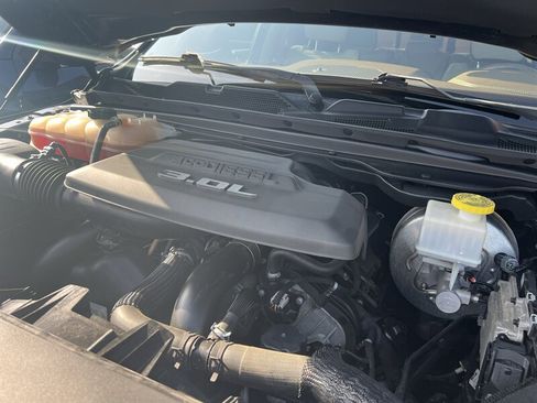 Used 2020 RAM 1500 Laramie AWD/4WD image 23
