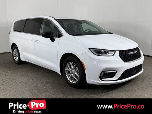 Used 2024 Chrysler Pacifica Touring-L FWD image 1